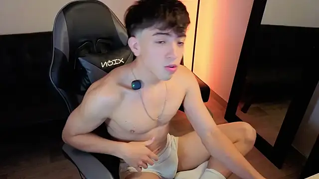 onlinenico online show from March 16, 2026, 9:08 pm