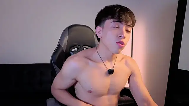 onlinenico online show from March 31, 2026, 10:10 pm