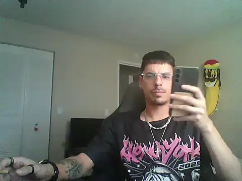 Snapshot of latinosatiro94 chatting on October 2, 2025, 11:01 pm latinosatiro94 online show from October 2, 2025, 11:01 pm