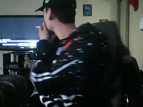 Snapshot of latinosatiro94 chatting on December 18, 2025, 6:41 am latinosatiro94 online show from December 18, 2025, 6:41 am