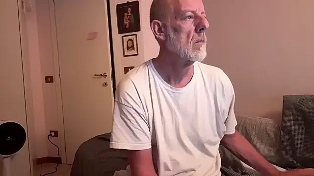 Snapshot of Pigna16PSRN chatting on July 22, 2026, 9:06 pm Pigna16PSRN online show from July 22, 2026, 9:06 pm