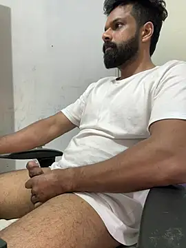 Snapshot of Vineeth3906 chatting on August 3, 2026, 9:15 am Vineeth3906 online show from August 3, 2026, 9:15 am