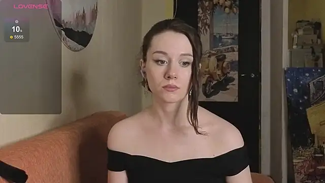 Snapshot of SkyHelen chatting on April 1, 2026, 3:31 pm SkyHelen online show from April 1, 2026, 3:31 pm