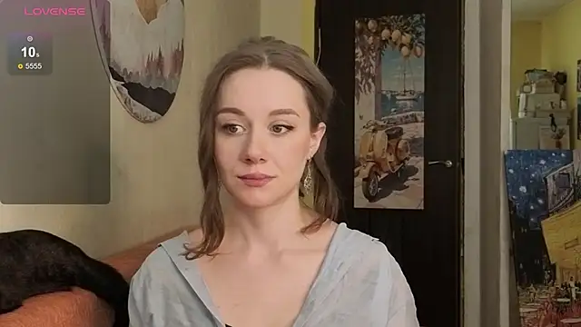 Snapshot of SkyHelen chatting on April 2, 2026, 7:28 am SkyHelen online show from April 2, 2026, 7:28 am