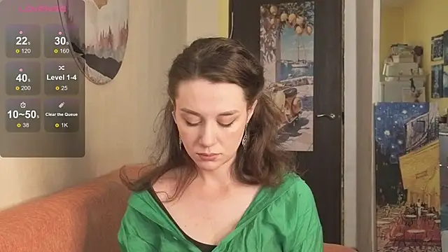 Snapshot of SkyHelen chatting on April 3, 2026, 5:49 am SkyHelen online show from April 3, 2026, 5:49 am