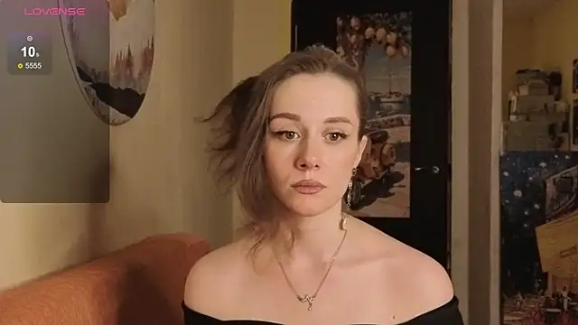Snapshot of SkyHelen chatting on April 12, 2026, 3:39 pm SkyHelen online show from April 12, 2026, 3:39 pm