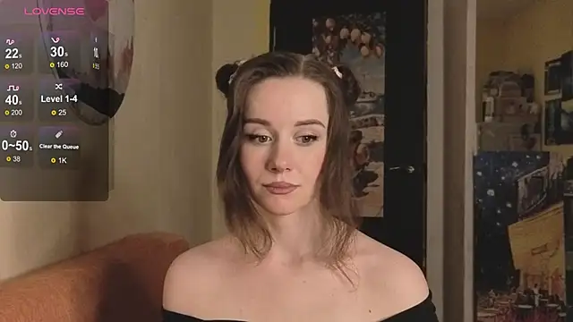 Snapshot of SkyHelen chatting on April 13, 2026, 4:01 pm SkyHelen online show from April 13, 2026, 4:01 pm