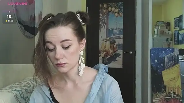 Snapshot of SkyHelen chatting on April 15, 2026, 6:53 am SkyHelen online show from April 15, 2026, 6:53 am