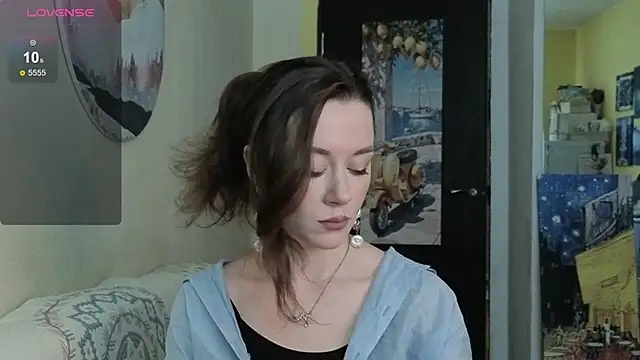 Snapshot of SkyHelen chatting on April 17, 2026, 7:22 am SkyHelen online show from April 17, 2026, 7:22 am