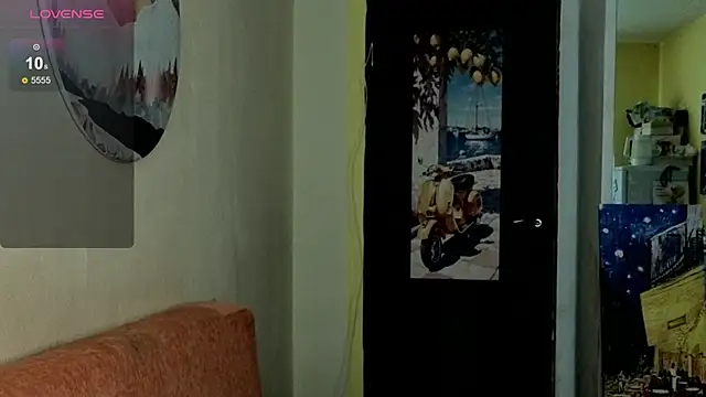 Snapshot of SkyHelen chatting on May 14, 2026, 6:42 am SkyHelen online show from May 14, 2026, 6:42 am