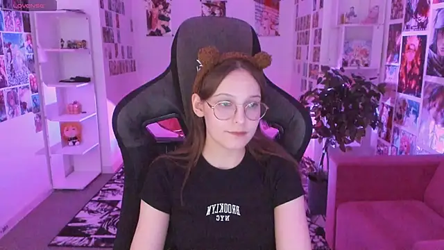 JenniferKiim online show from February 11, 2026, 2:22 pm