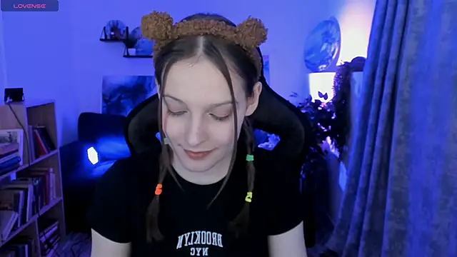 JenniferKiim online show from March 7, 2026, 12:02 pm