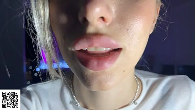 Snapshot of ElysiaXo chatting on November 27, 2025, 11:18 pm ElysiaXo online show from November 27, 2025, 11:18 pm