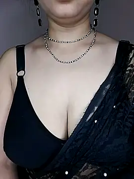 Snapshot of Oh_011 chatting on October 9, 2025, 4:38 pm Oh 011 online show from October 9, 2025, 4:38 pm