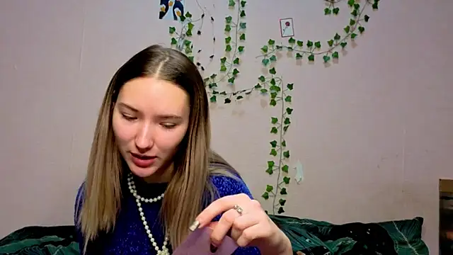  kikiclark   online show from December 15, 2025, 8:24 pm