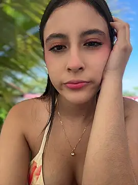 Snapshot of Juanita-Diaz chatting on June 18, 2026, 8:35 pm Juanita-Diaz online show from June 18, 2026, 8:35 pm