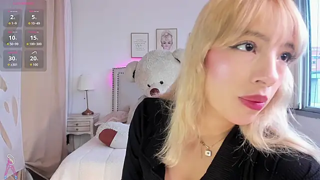 Snapshot of Mayajhons chatting on October 18, 2025, 12:28 pm Mayajhons online show from October 18, 2025, 12:28 pm