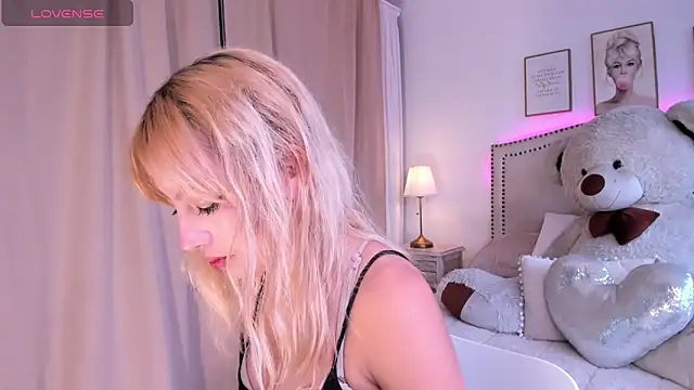 Snapshot of Mayajhons chatting on November 19, 2025, 12:16 pm Mayajhons online show from November 19, 2025, 12:16 pm