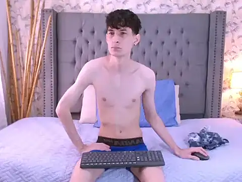 Snapshot of Luke_Carter chatting on September 12, 2025, 1:00 pm Luke Carter online show from September 12, 2025, 1:00 pm