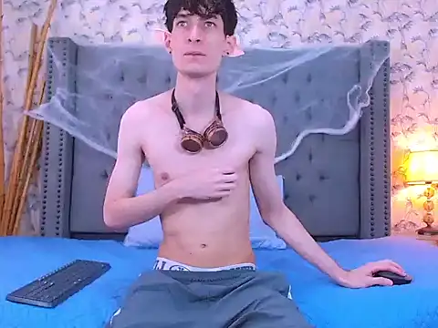 Snapshot of Luke_Carter chatting on October 31, 2025, 1:12 pm Luke Carter online show from October 31, 2025, 1:12 pm