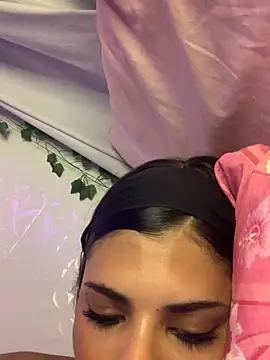 Snapshot of luluzinhax chatting on October 18, 2025, 6:08 pm luluzinhax online show from October 18, 2025, 6:08 pm