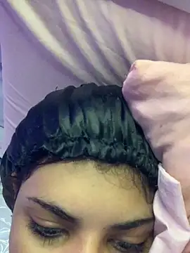 Snapshot of luluzinhax chatting on October 22, 2025, 1:11 pm luluzinhax online show from October 22, 2025, 1:11 pm