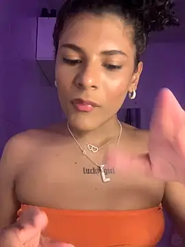 Snapshot of luluzinhax chatting on November 13, 2025, 4:55 am luluzinhax online show from November 13, 2025, 4:55 am