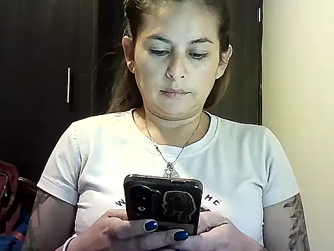 Valery  Rouse  online show from February 11, 2026, 10:15 pm