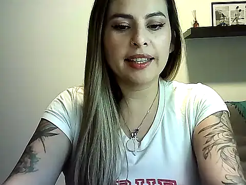 Snapshot of Valery__Rouse_ chatting on July 2, 2026, 3:23 am Valery Rouse online show from July 2, 2026, 3:23 am
