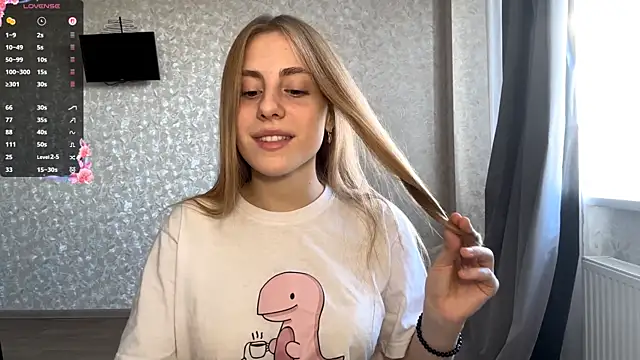 DreamyOlivia online show from October 7, 2025, 1:08 pm