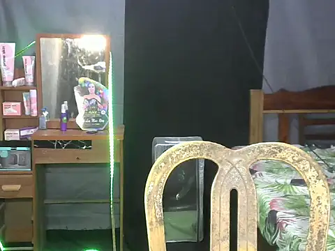 Snapshot of miss_ele chatting on October 15, 2025, 11:49 pm miss ele online show from October 15, 2025, 11:49 pm