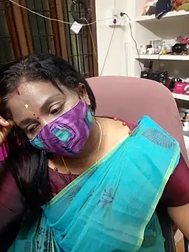 Snapshot of Tamil_Kavitha10 chatting on November 30, 2025, 4:44 pm Tamil Kavitha10 online show from November 30, 2025, 4:44 pm