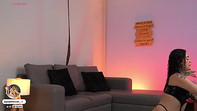 Snapshot of PopHouse_ chatting on November 21, 2025, 11:09 am PopHouse online show from November 21, 2025, 11:09 am