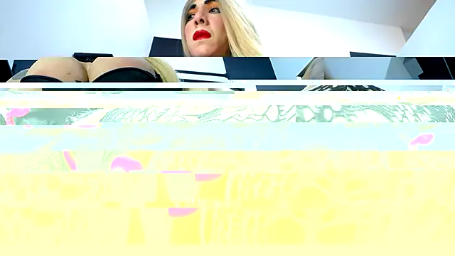 Snapshot of laura_fit chatting on July 28, 2026, 12:34 pm laura fit online show from July 28, 2026, 12:34 pm