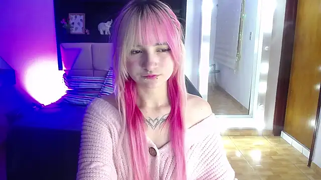 Snapshot of _Charlotte_Collins_ chatting on June 19, 2026, 3:38 pm Charlotte Collins online show from June 19, 2026, 3:38 pm
