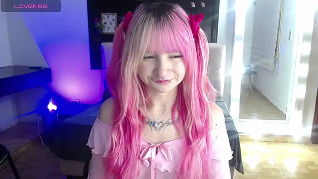 Snapshot of _Charlotte_Collins_ chatting on July 1, 2026, 4:29 pm Charlotte Collins online show from July 1, 2026, 4:29 pm