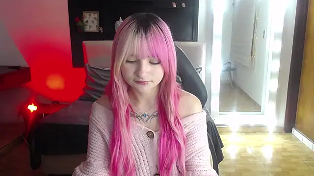Snapshot of _Charlotte_Collins_ chatting on July 3, 2026, 3:51 pm Charlotte Collins online show from July 3, 2026, 3:51 pm