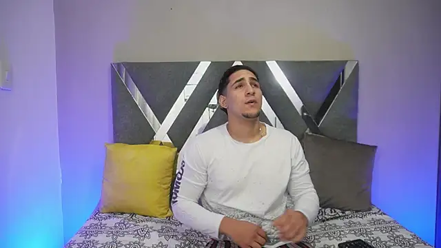 Snapshot of massimo_vidal_ chatting on October 3, 2025, 3:58 am massimo vidal online show from October 3, 2025, 3:58 am