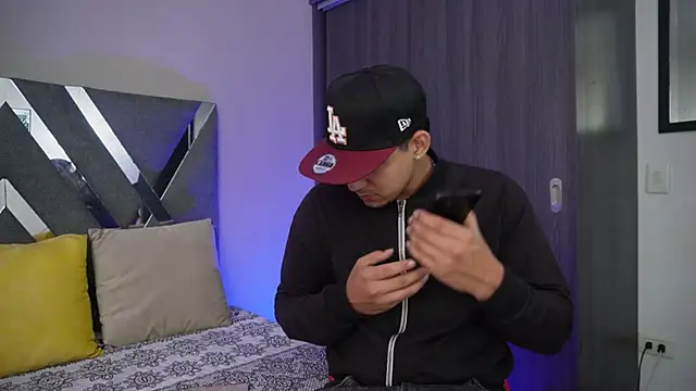 Snapshot of massimo_vidal_ chatting on October 13, 2025, 1:00 pm massimo vidal online show from October 13, 2025, 1:00 pm