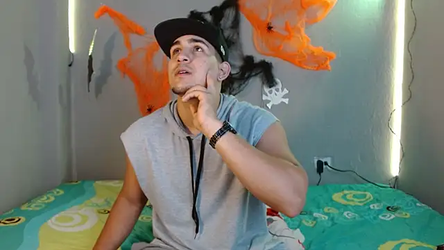 Snapshot of massimo_vidal_ chatting on October 27, 2025, 2:54 pm massimo vidal online show from October 27, 2025, 2:54 pm