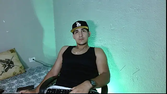 Snapshot of massimo_vidal_ chatting on November 13, 2025, 8:30 pm massimo vidal online show from November 13, 2025, 8:30 pm