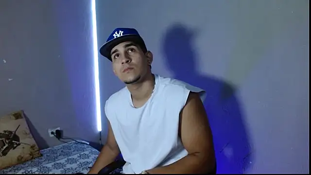 Snapshot of massimo_vidal_ chatting on November 14, 2025, 11:35 pm massimo vidal online show from November 14, 2025, 11:35 pm