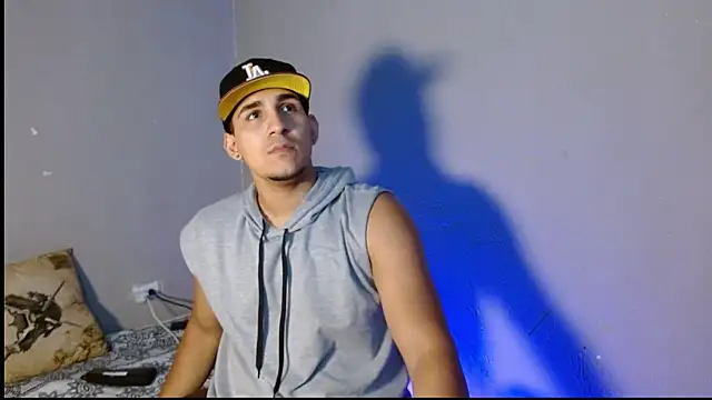 Snapshot of massimo_vidal_ chatting on November 16, 2025, 2:39 am massimo vidal online show from November 16, 2025, 2:39 am