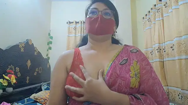 Elena cruz5 online show from March 18, 2026, 8:01 pm