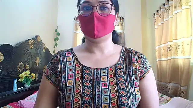 Snapshot of Elena_cruz5 chatting on June 1, 2026, 4:36 am Elena cruz5 online show from June 1, 2026, 4:36 am