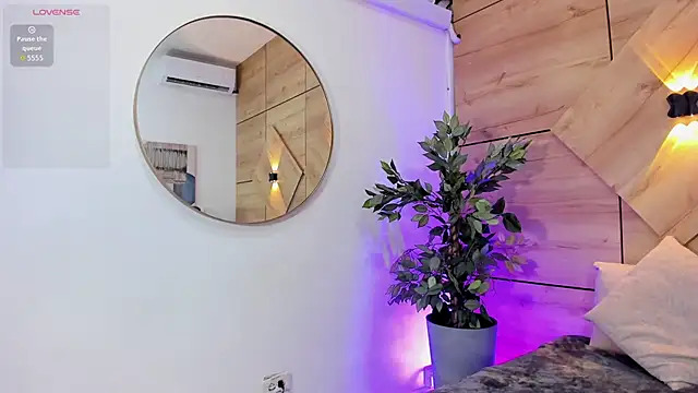 Snapshot of Vale_Lux chatting on October 1, 2025, 12:00 pm Vale Lux online show from October 1, 2025, 12:00 pm