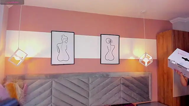 Mia Valentine  online show from February 25, 2026, 8:07 pm