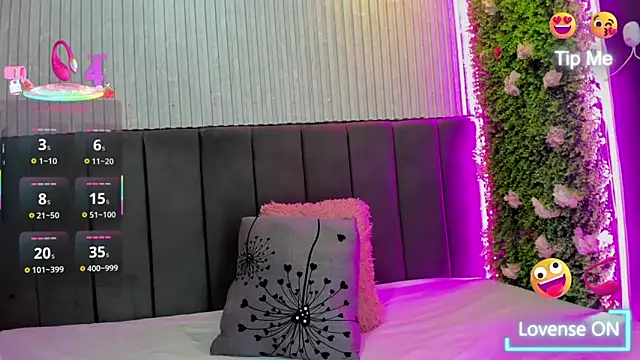 Skarlett hot  online show from November 28, 2025, 8:44 pm