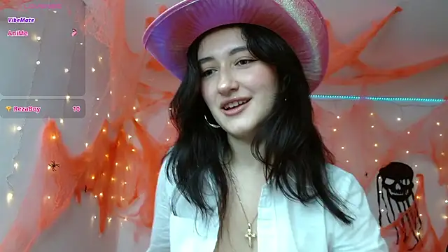 Snapshot of AlessandraLB chatting on October 5, 2025, 10:35 am AlessandraLB online show from October 5, 2025, 10:35 am