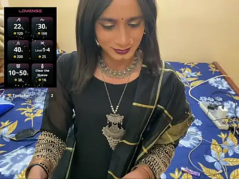 Snapshot of LuvLayla chatting on April 9, 2026, 11:32 pm LuvLayla online show from April 9, 2026, 11:32 pm